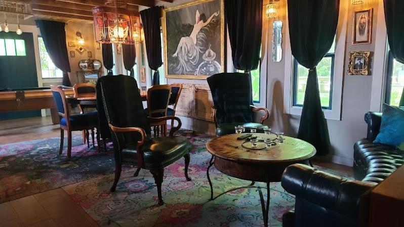 Cedar Oaks Inn Llc Dickinson Esterno foto